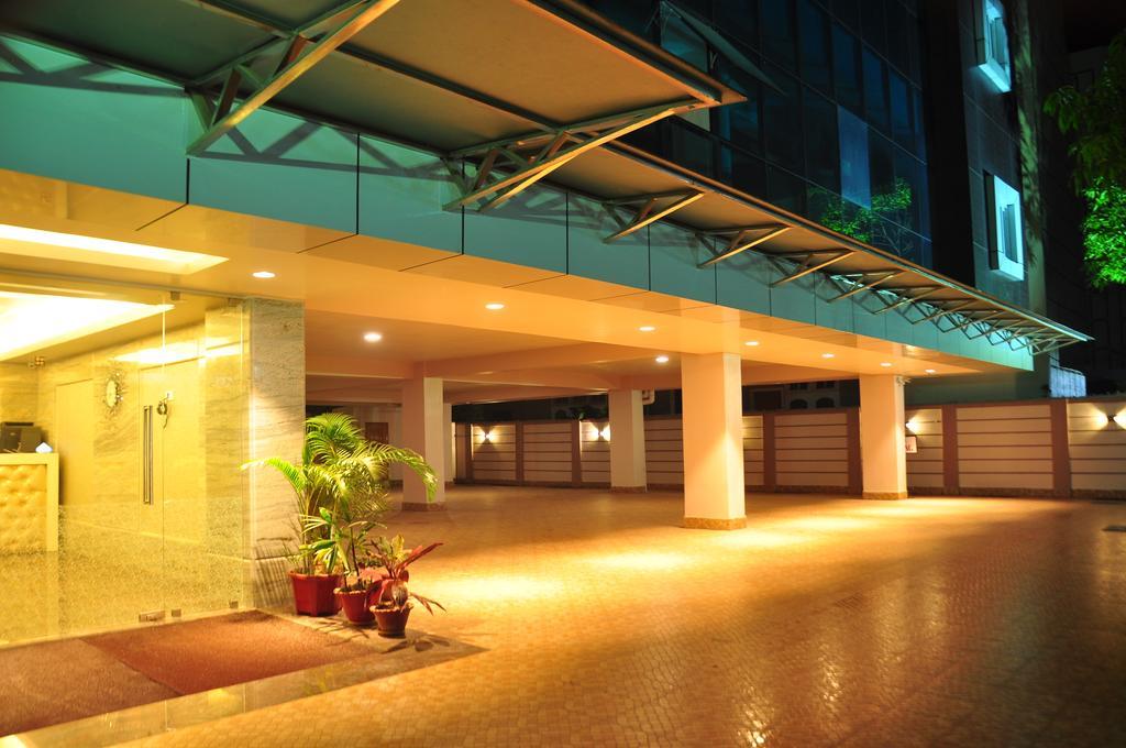 Awesome Palace Hotel Guwahati Exterior foto