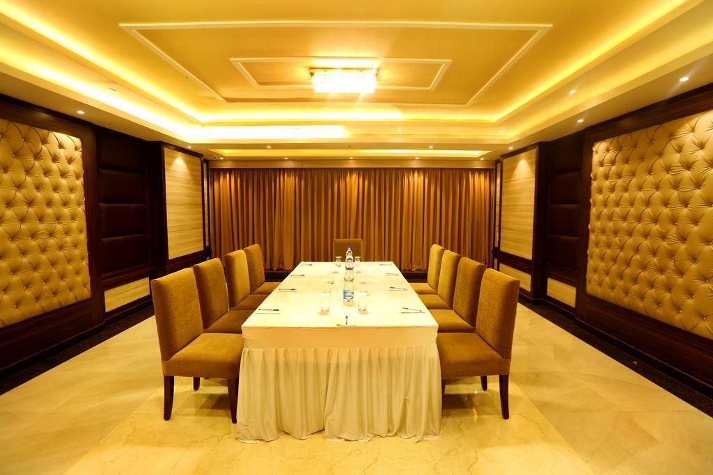 Awesome Palace Hotel Guwahati Exterior foto