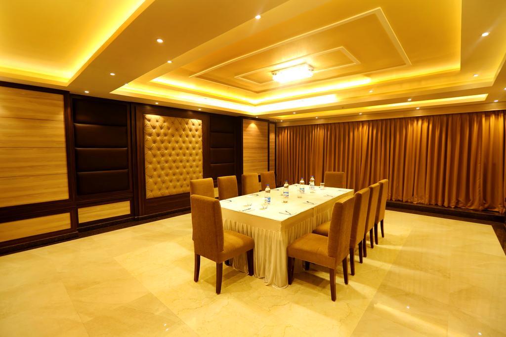 Awesome Palace Hotel Guwahati Exterior foto