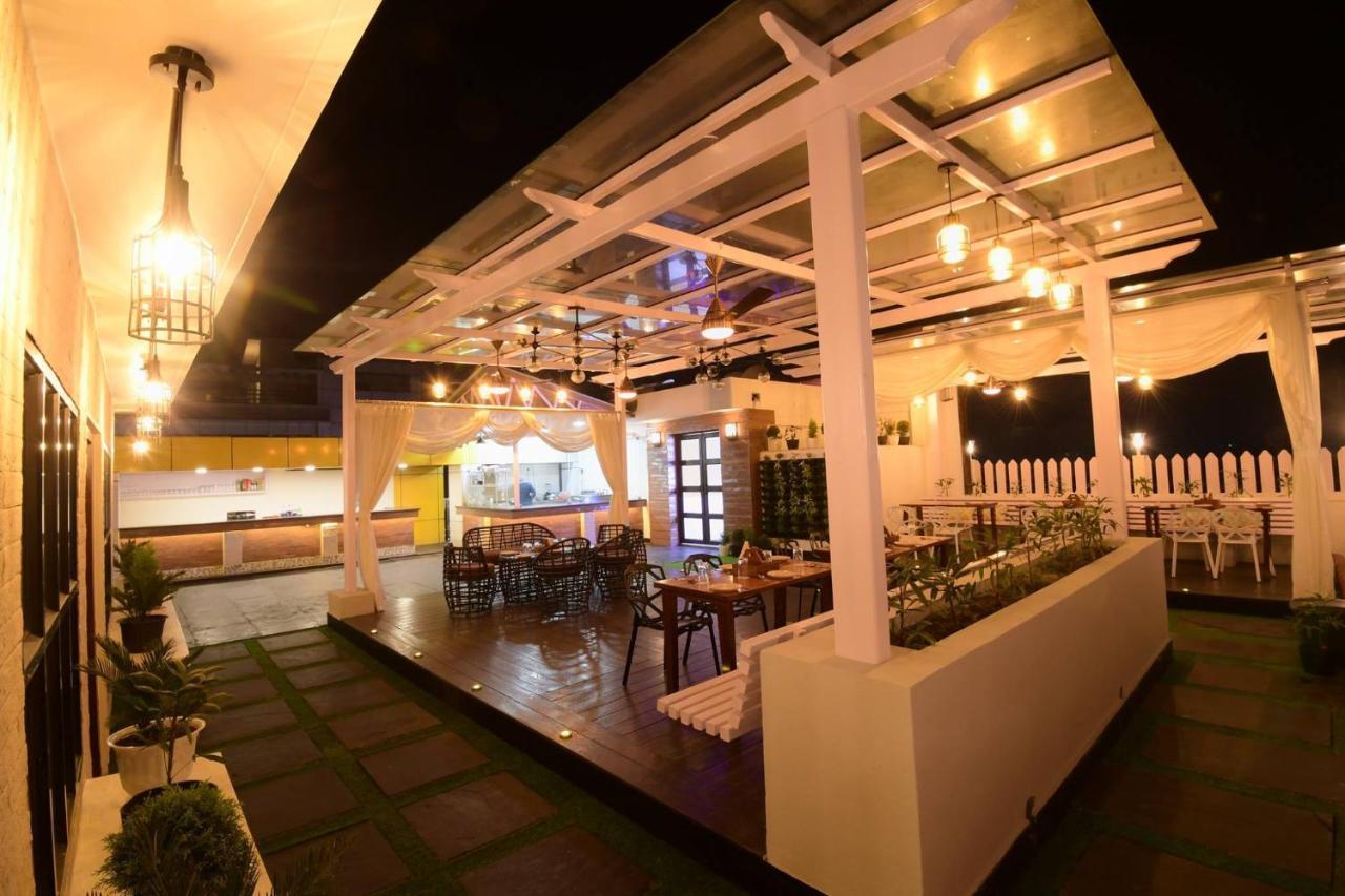 Awesome Palace Hotel Guwahati Exterior foto
