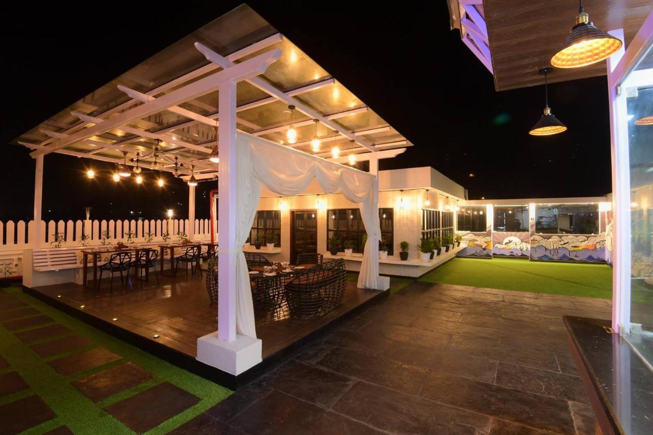 Awesome Palace Hotel Guwahati Exterior foto