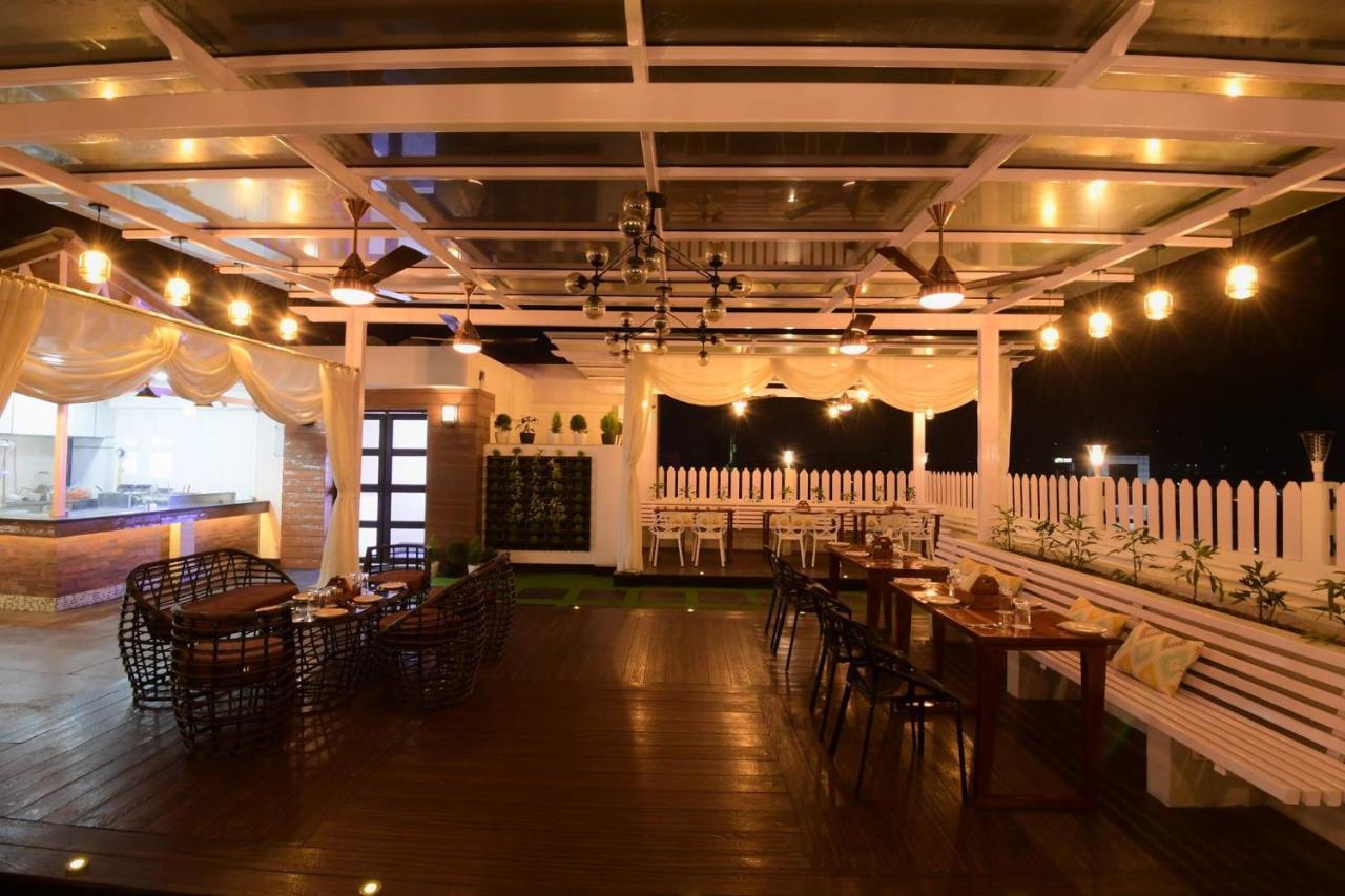 Awesome Palace Hotel Guwahati Exterior foto